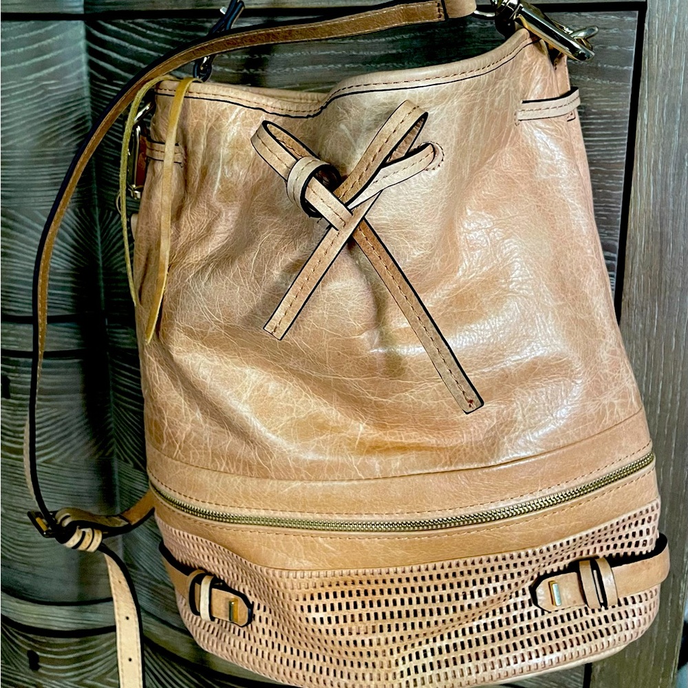 Natural leather slouchy shoulder bag.